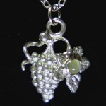 תליון לפוריות האישה עם אבן עין החתול