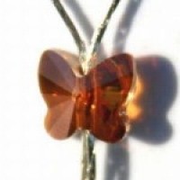 שרשרת עם אבן חן בצורת פרפר